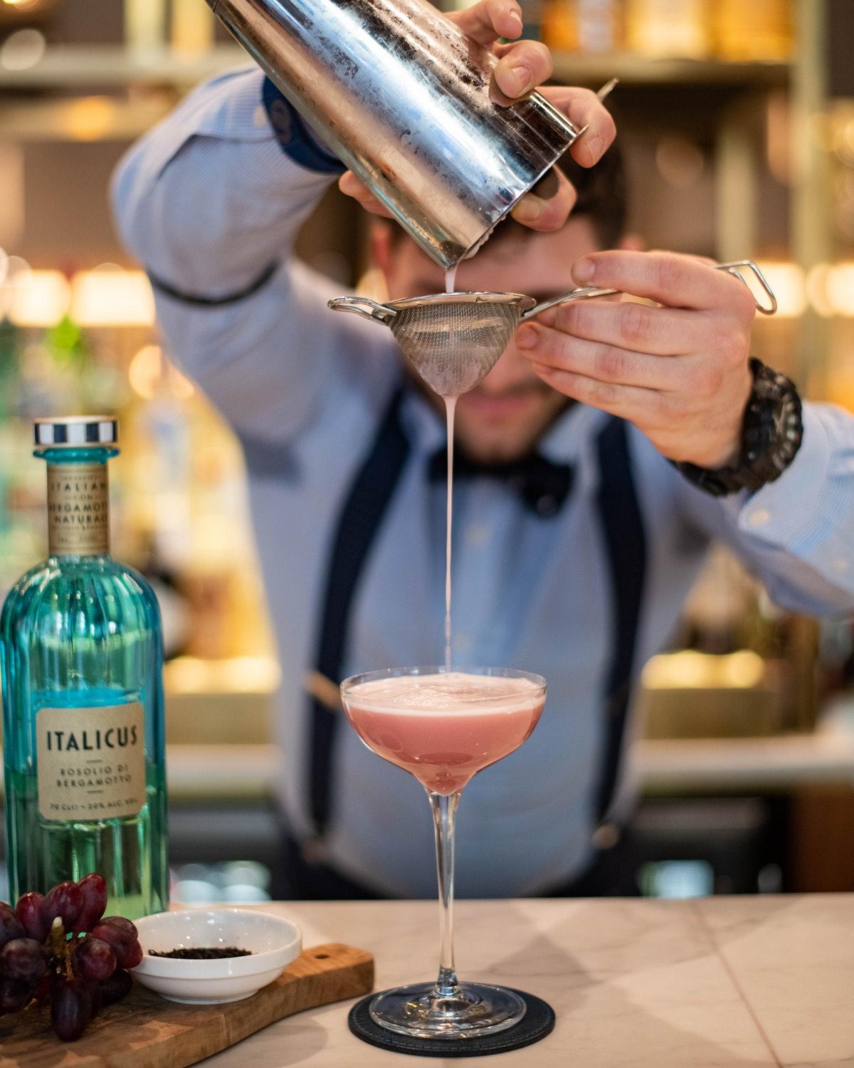 Middle Eight - Covent Garden - Preferred Hotels And Resorts London Ngoại thất bức ảnh A bartender straining a cocktail
