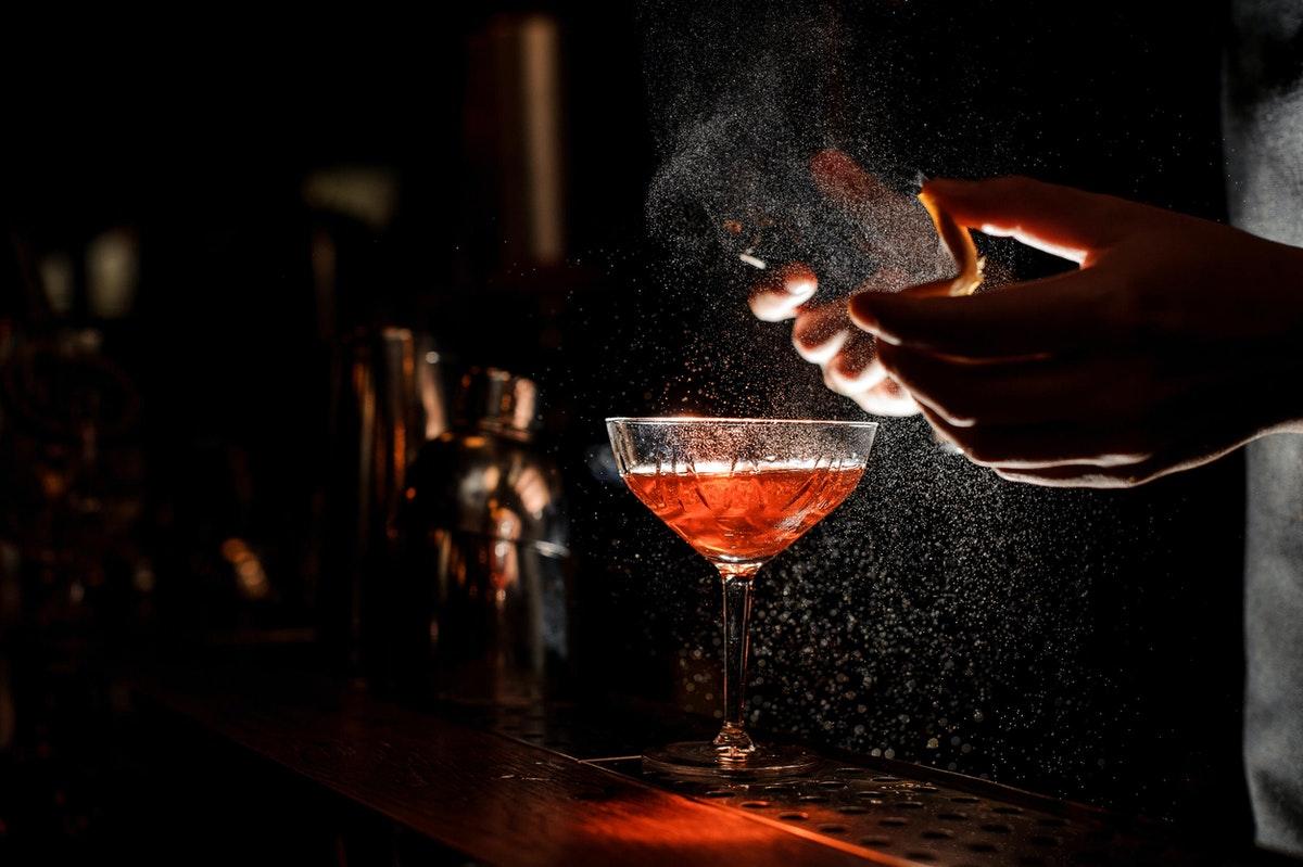 Middle Eight - Covent Garden - Preferred Hotels And Resorts London Ngoại thất bức ảnh A bartender dusting a cocktail with ground nutmeg