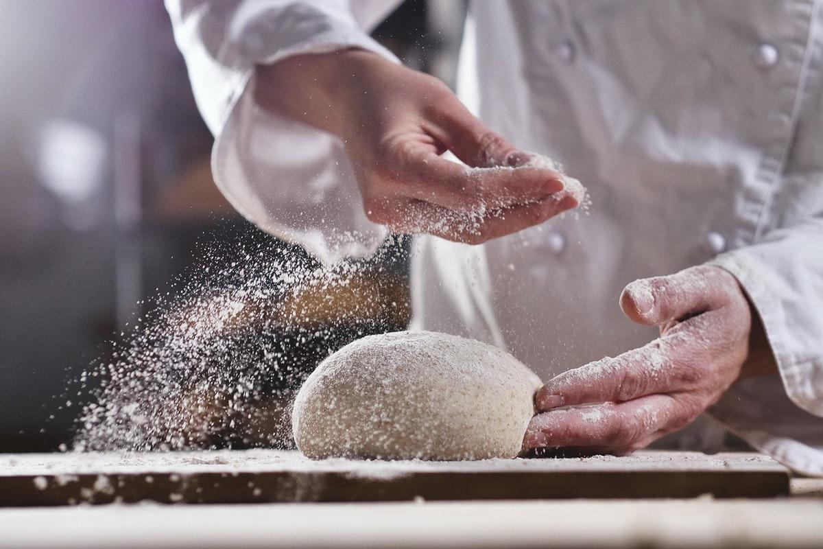 Middle Eight - Covent Garden - Preferred Hotels And Resorts London Ngoại thất bức ảnh Baker dusting a ball of bread dough with flour