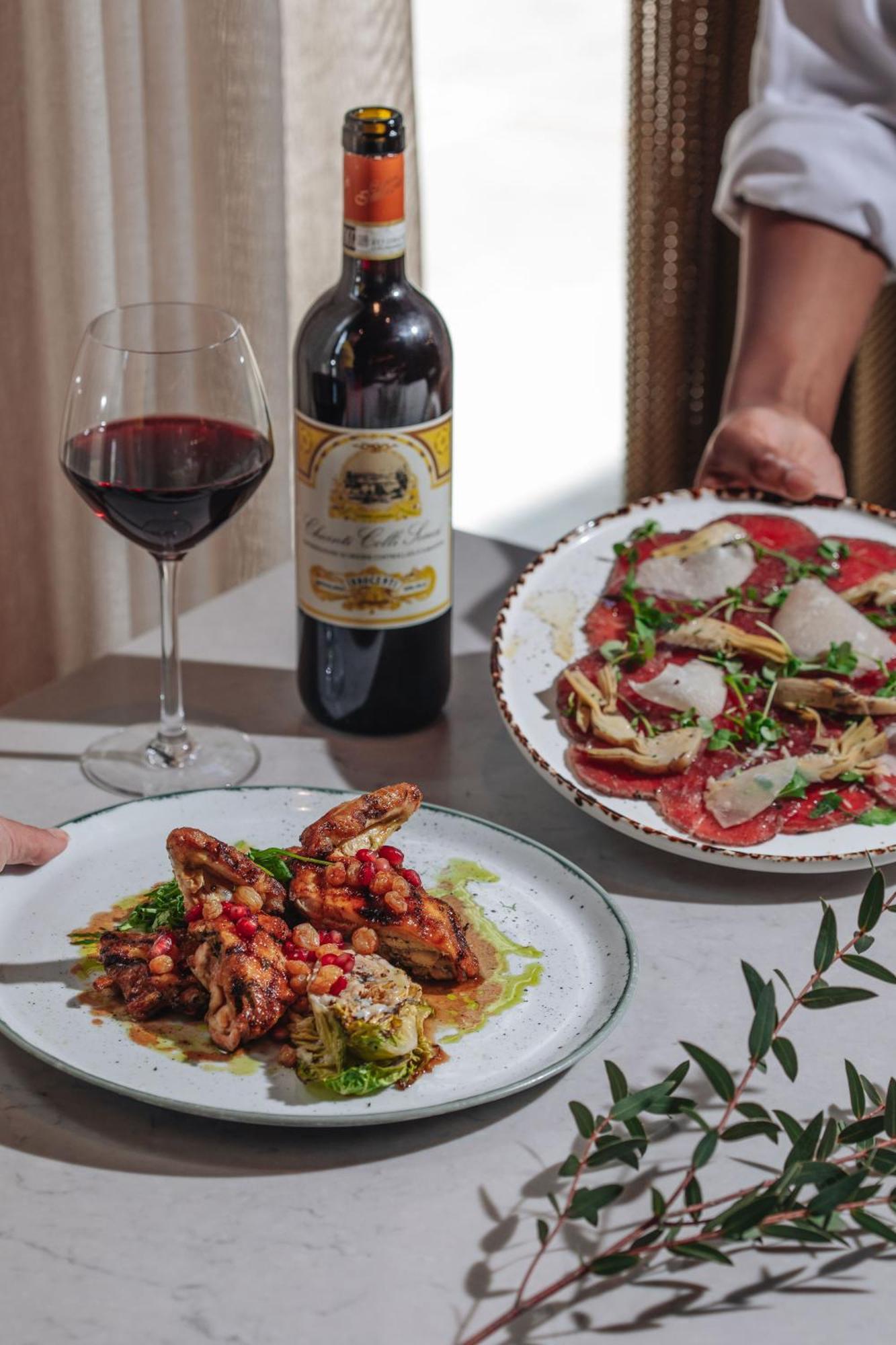 Middle Eight - Covent Garden - Preferred Hotels And Resorts London Ngoại thất bức ảnh A bottle of Montepulciano d'Abruzzo paired with a meal
