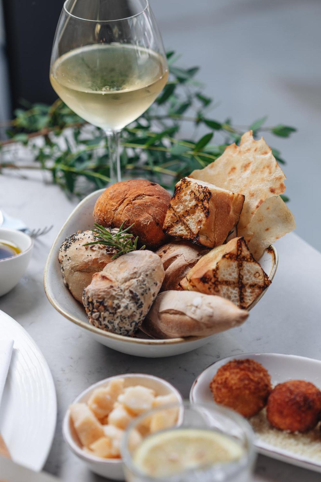 Middle Eight - Covent Garden - Preferred Hotels And Resorts London Ngoại thất bức ảnh A selection of breads